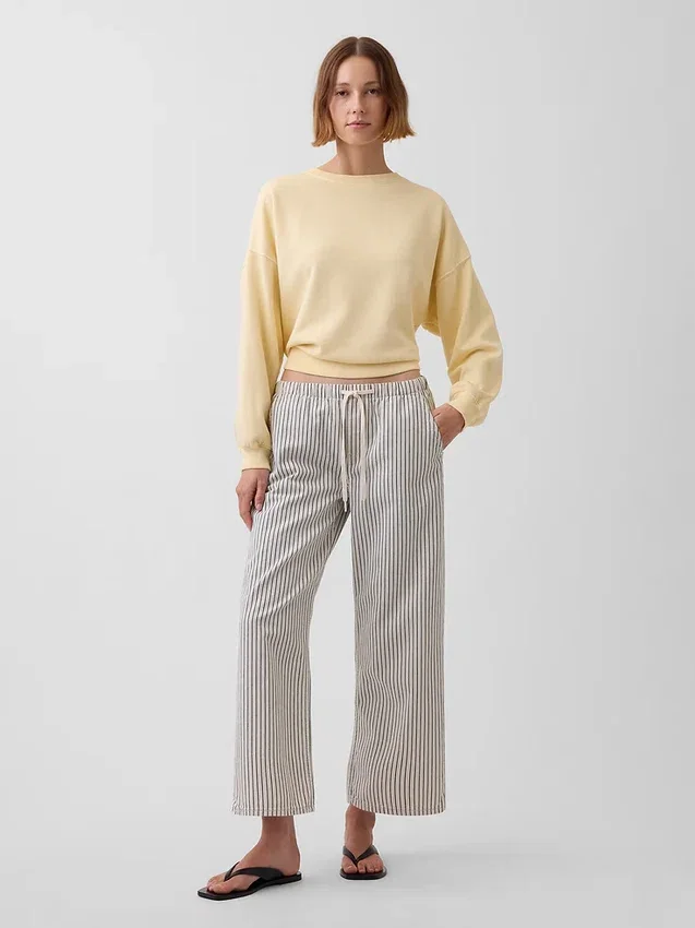 Lågmidjade, lösa, korta jeans i 90-talsstil med ränder