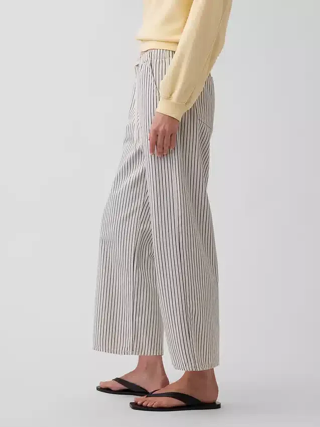 Lågmidjade, lösa, korta jeans i 90-talsstil med ränder