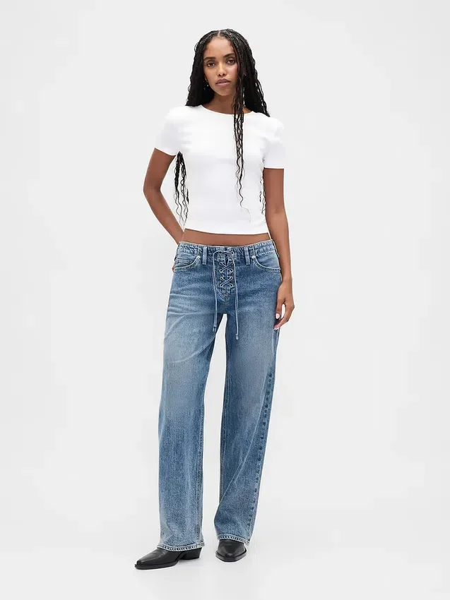 Lågmidjade, snörda, lösa jeans i 90-talsstil
