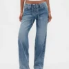 Lågmidjade, snörda, lösa jeans i 90-talsstil