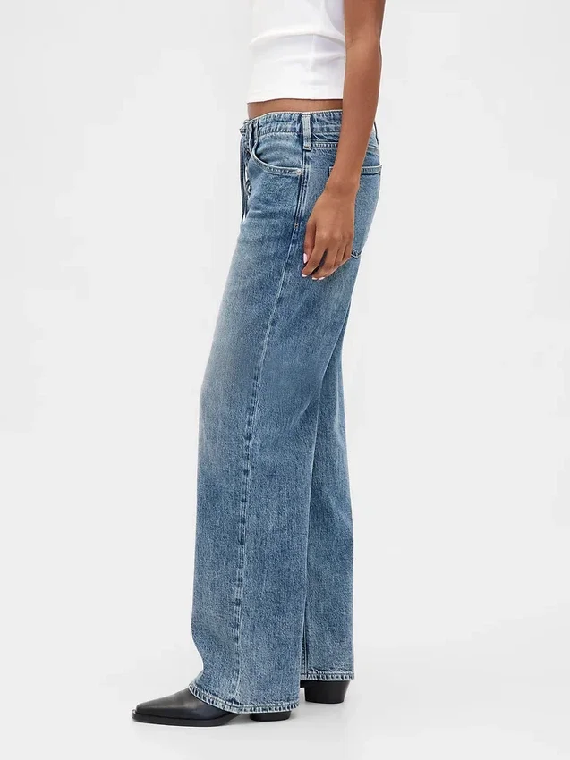 Lågmidjade, snörda, lösa jeans i 90-talsstil