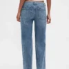 Lågmidjade, snörda, lösa jeans i 90-talsstil