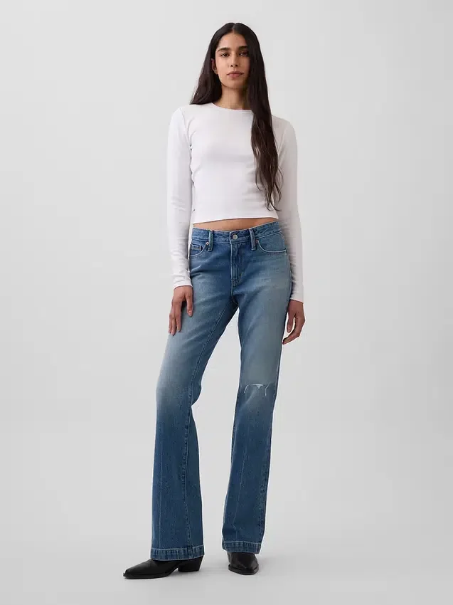 Lågmidjade, styva jeans med lång och smal passform