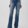 Lågmidjade, styva jeans med lång och smal passform