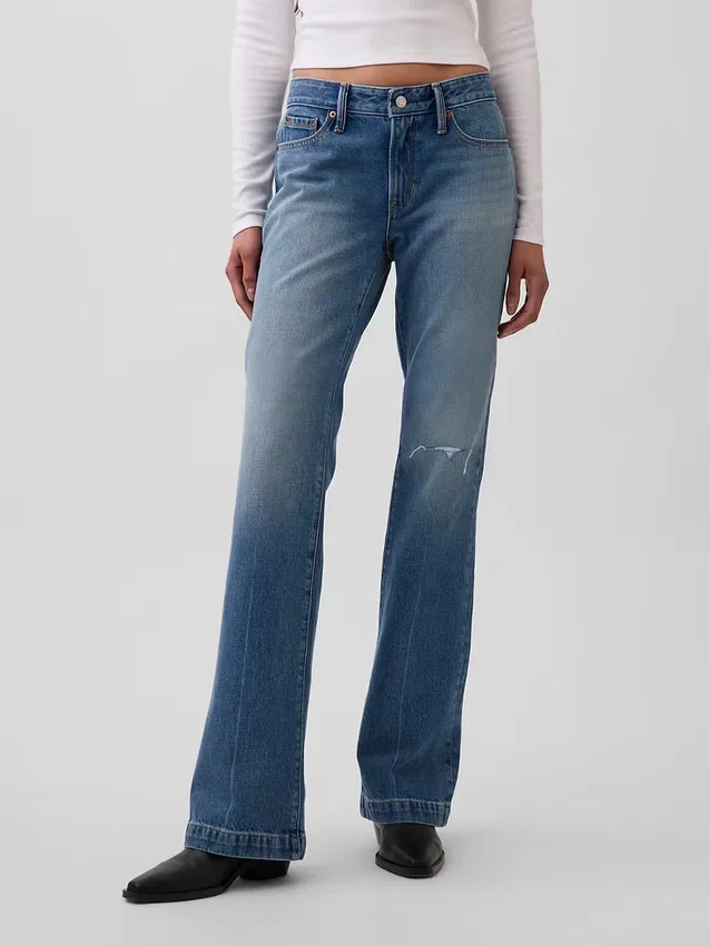 Lågmidjade, styva jeans med lång och smal passform