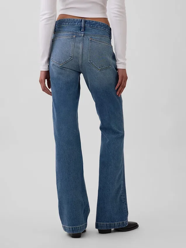 Lågmidjade, styva jeans med lång och smal passform