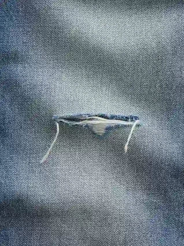 Lågmidjade, styva jeans med lång och smal passform