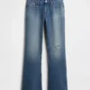 Lågmidjade, styva jeans med lång och smal passform