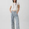 Lågt sittande, avslappnade cropped-Jeans