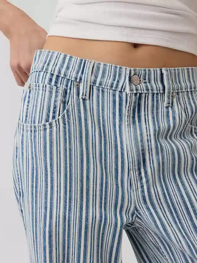 Lågt sittande, avslappnade cropped-Jeans
