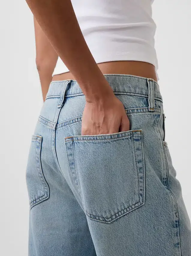 Lågt sittande, avslappnade cropped-Jeans