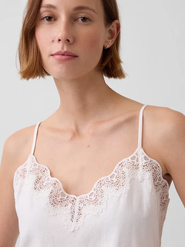 Linneblandad camisole med spetskant