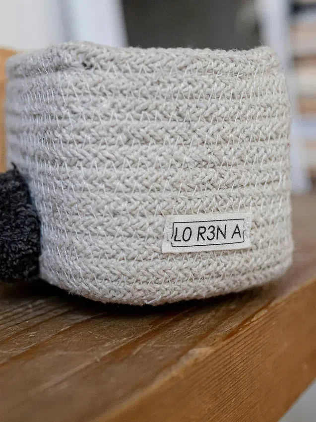 Lorena Canals set med lekbasker i form av minilastbilar