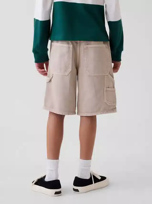 Lösa, bekväma denimshorts i 90-talsstil för barn
