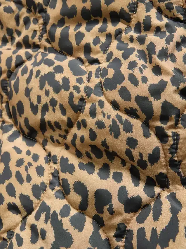 Lätt, quiltad dunjacka för barn i återvunnet material