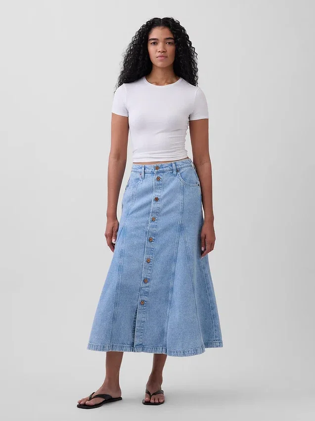 Maxikjol i denim med sömmar och knappar fram