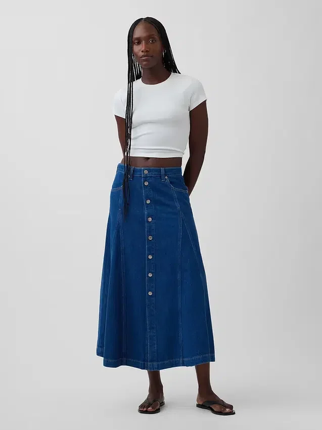Maxikjol i denim med sömmar och knappar fram