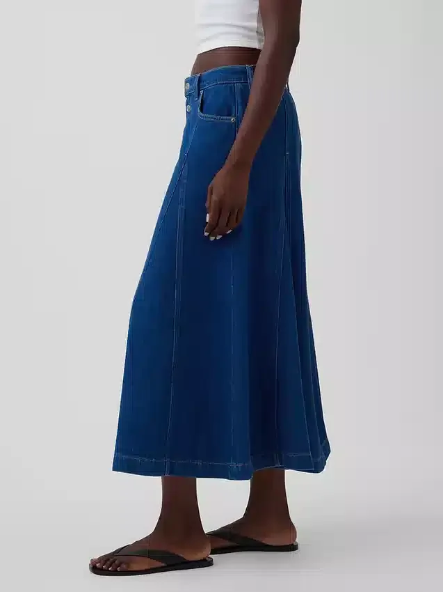 Maxikjol i denim med sömmar och knappar fram