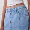 Maxikjol i denim med sömmar och knappar fram