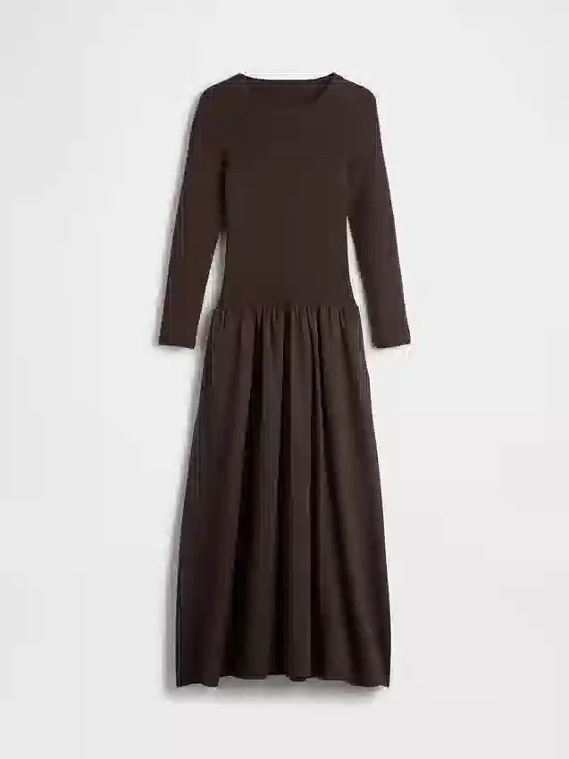 Maxiklänning i blandade material med låg midja