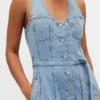 Maxiklänning i denim med knytbälte och knappar fram