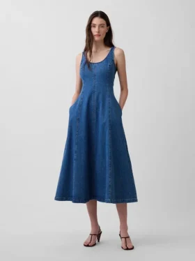 Maxiklänning i denim med rund halsringning
