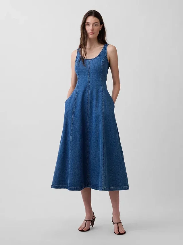 Maxiklänning i denim med rund halsringning