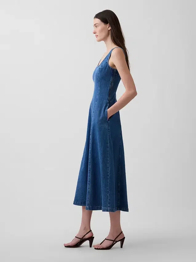 Maxiklänning i denim med rund halsringning