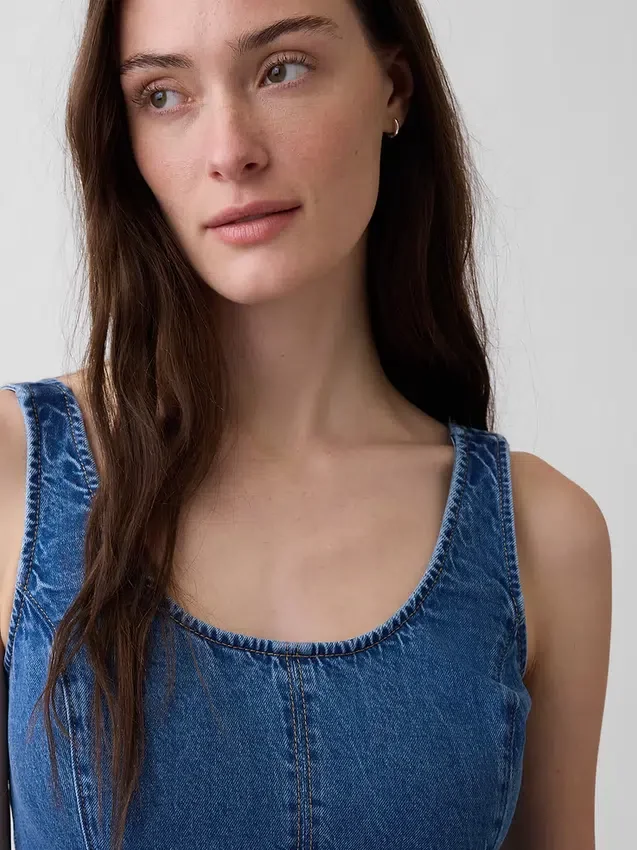 Maxiklänning i denim med rund halsringning