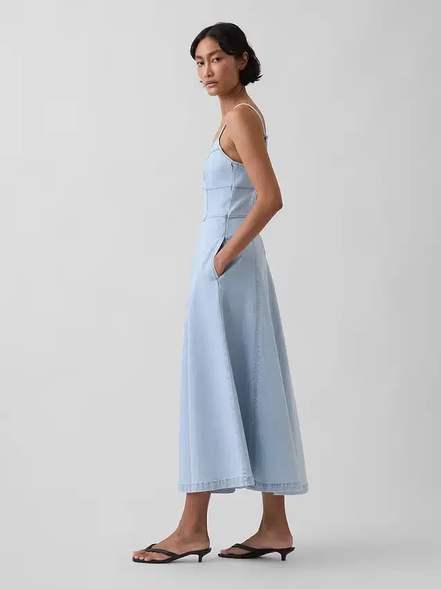 Maxiklänning i denim med sömmar i korsettstil
