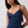 Maxiklänning i denim med sömmar i korsettstil