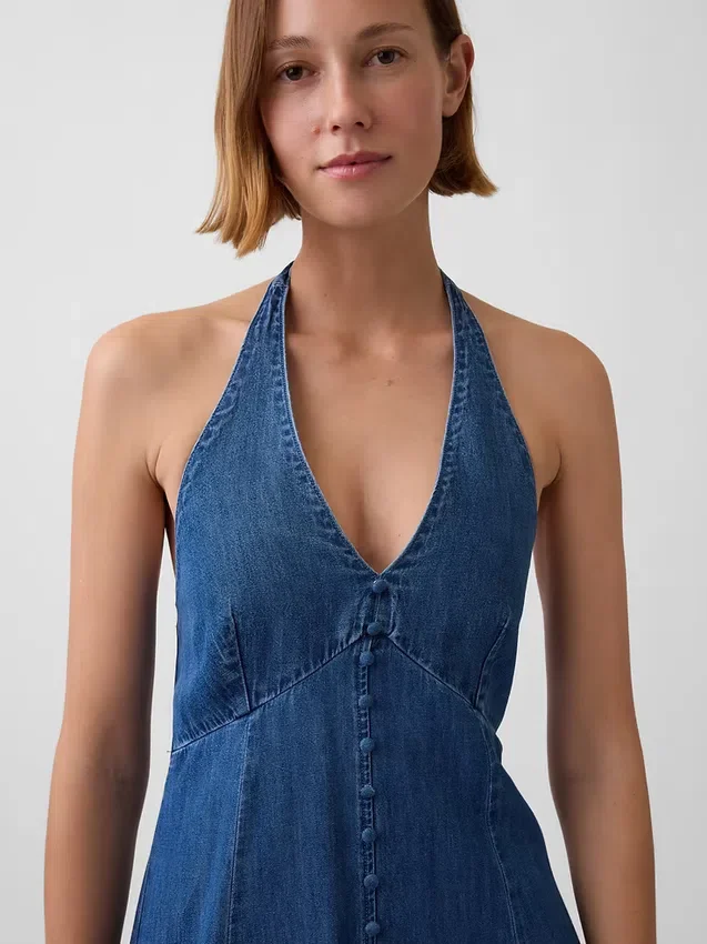 Maxiklänning i denim med sömmar och halterneck