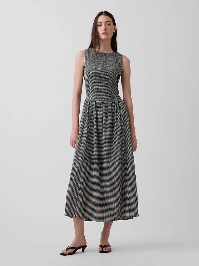 Maxiklänning i gingham med smockad midja