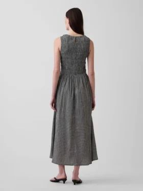 Maxiklänning i gingham med smockad midja