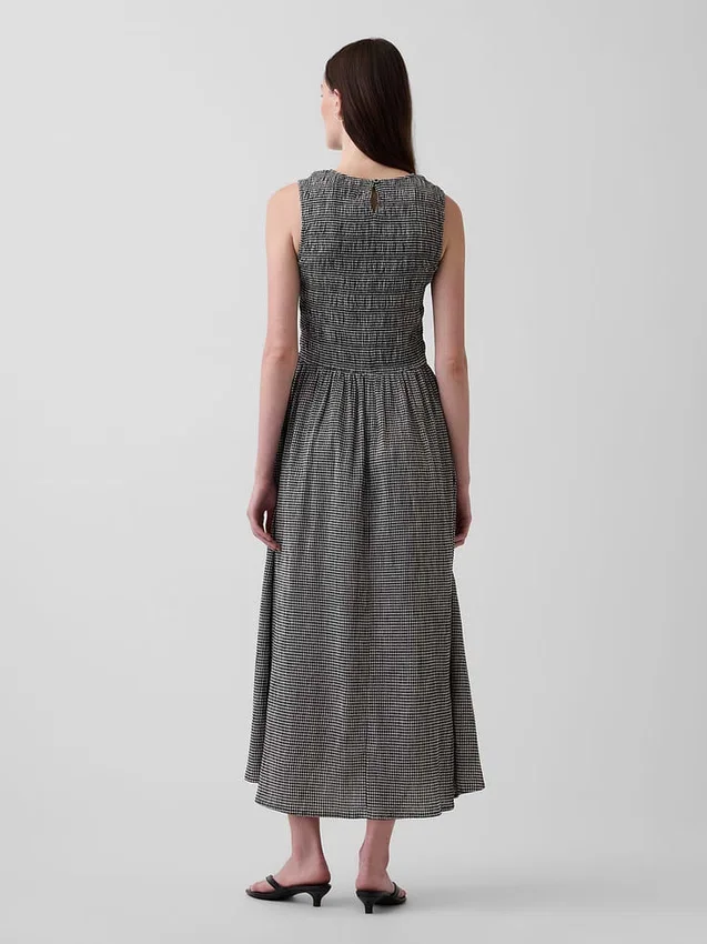 Maxiklänning i gingham med smockad midja