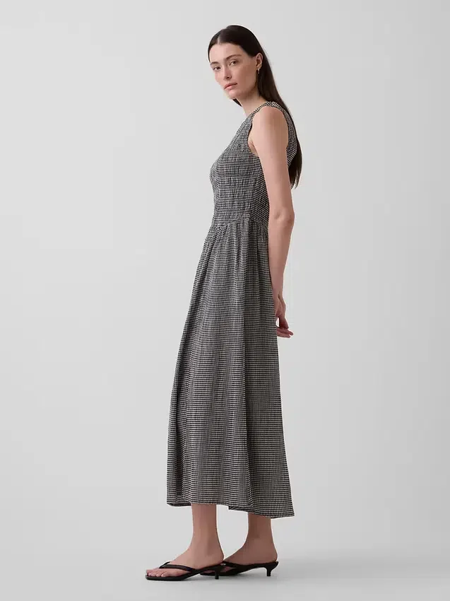 Maxiklänning i gingham med smockad midja