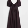 Maxiklänning med puffärmar och korsettdetaljer