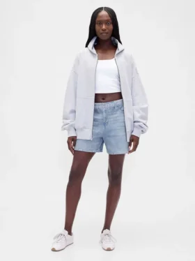 Mellanhöga, tryckta shorts i stickad denim
