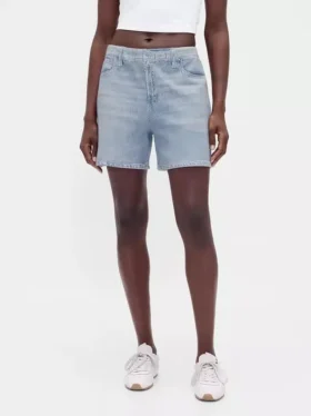 Mellanhöga, tryckta shorts i stickad denim