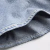 Mellanhöga, tryckta shorts i stickad denim