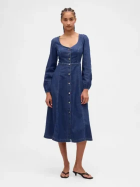 Midi-klänning i denim med hjärtformad halsringning