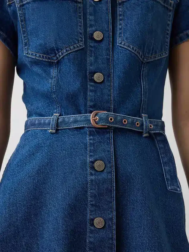 Mini-skjortklänning i denim med bälte