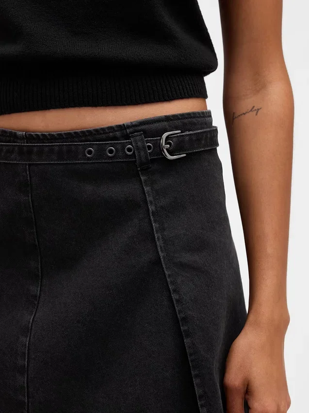 Minikjol i denim med bälte
