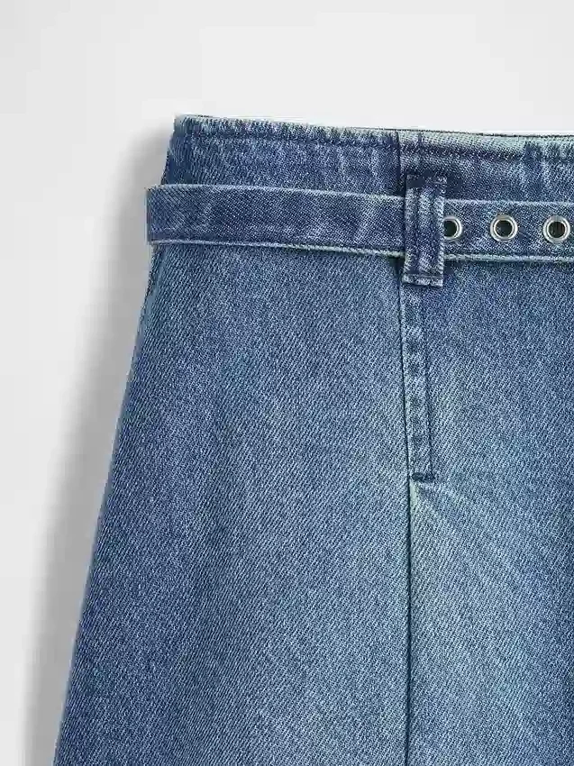 Minikjol i denim med bälte