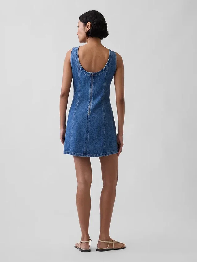 Miniklänning i denim med båthals och öppen rygg