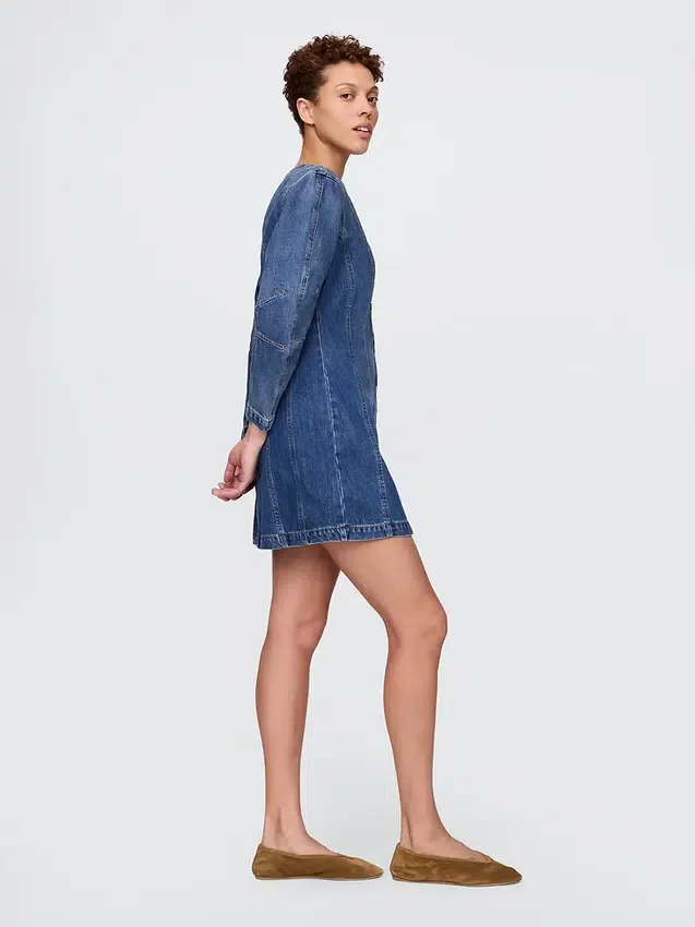 Miniklänning i denim med rörformade ärmar