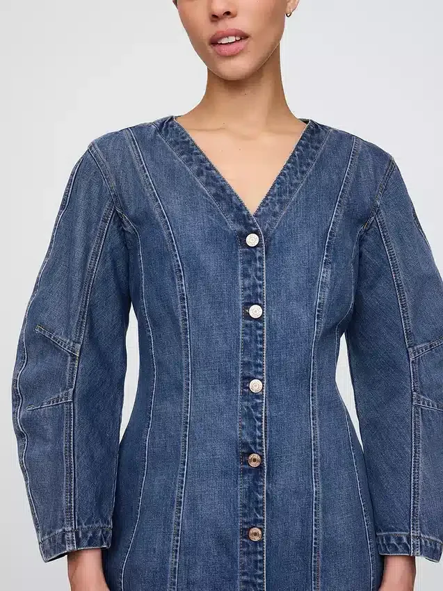Miniklänning i denim med rörformade ärmar