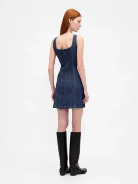 Miniklänning i denim med sömmar och knappar fram