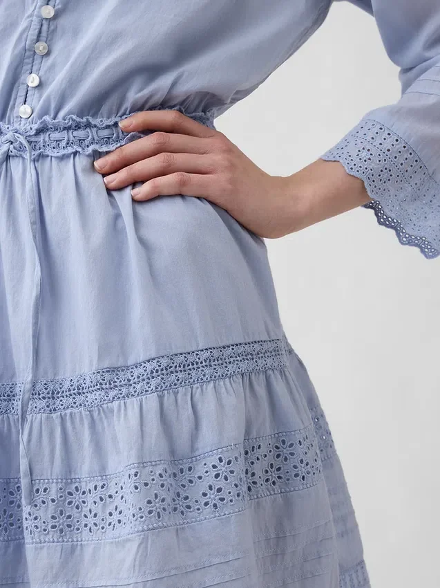 Miniklänning med spetskant