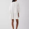 Miniklänning med spetskant och låg midja